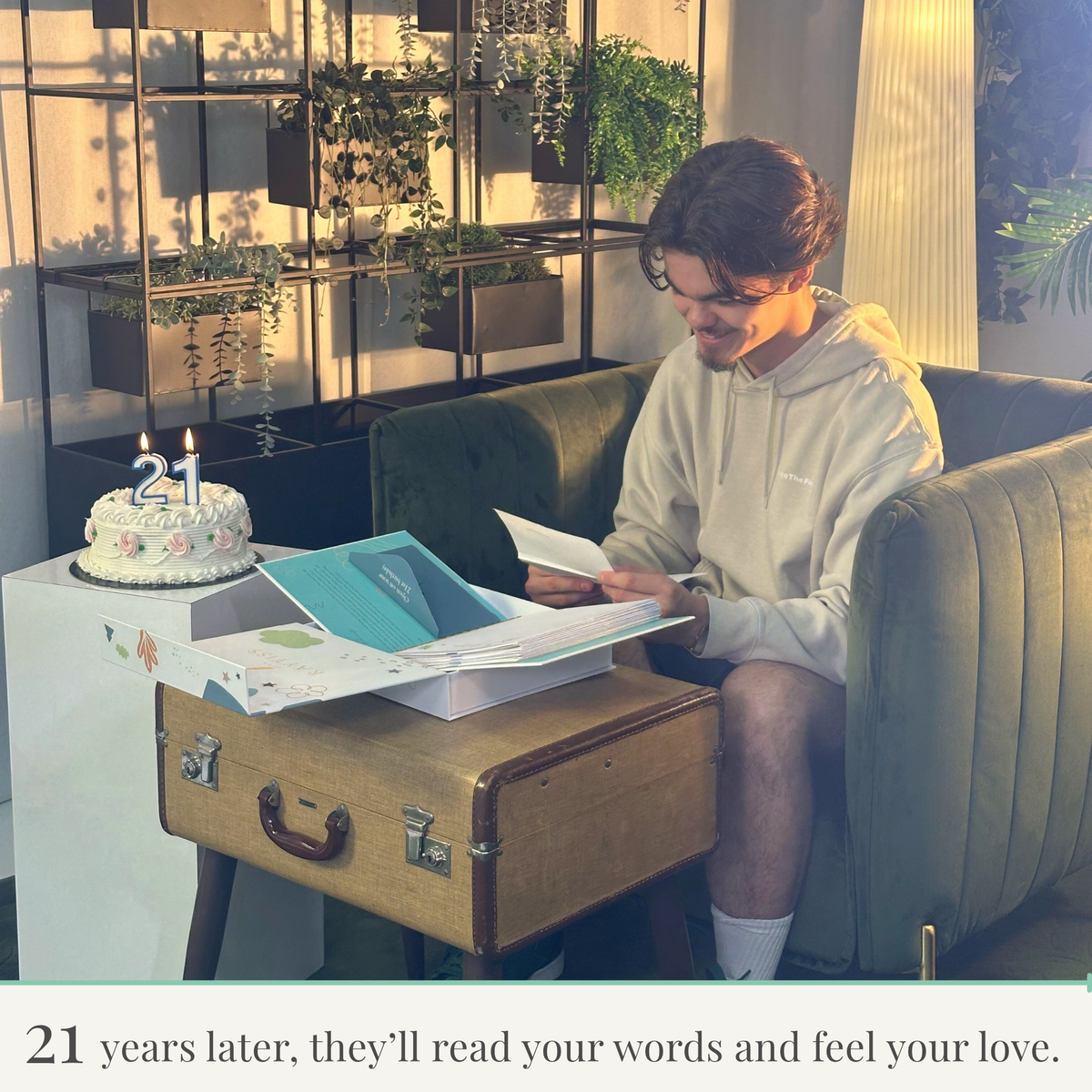 Little You .For Busy Moms (5 Min A Week Baby Memory Book, 120 Pages,  Pregnancy to Age 5, Magnetic Box, Letter to Open at 21)
